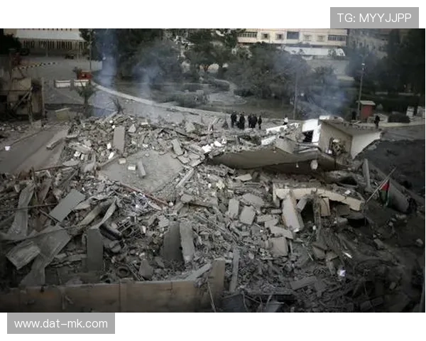 阿莫索夫从战区炸毁房屋中寻回冠军腰带，将携信念迎UFC首秀