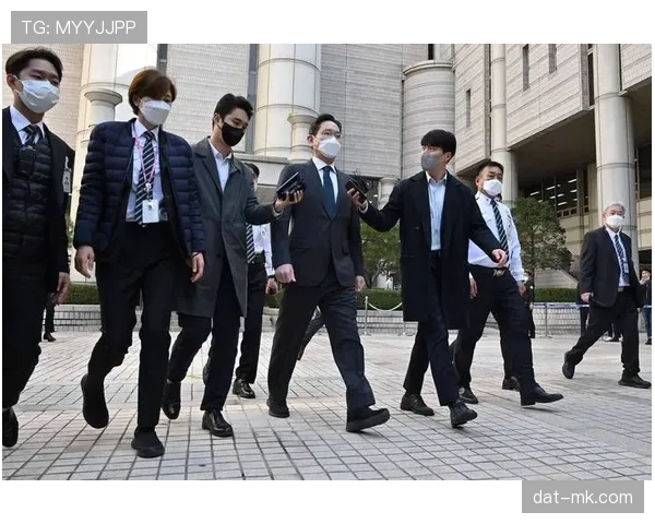 德国检方就某德甲俱乐部税务欺诈案展开调查，涉及多名前高管